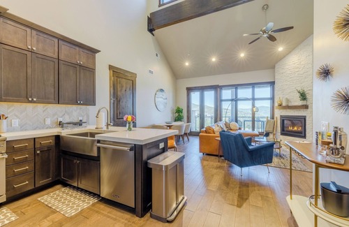 Park City Condo | Guest Rated 10/10: Pet-Friendly Condo with Pool & Spa