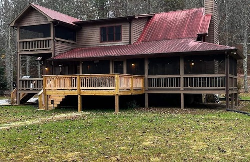 Suches Cabin | Experience Blue Ridge Mountains by the Taccoa River