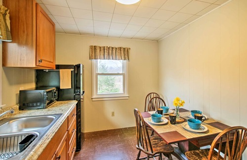 Stony Creek Apartment | Pet-Friendly Branford Apartment Steps from the Beach!