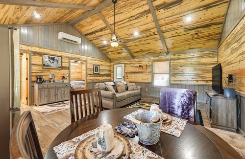 Broken Bow Cottage | Pet-Friendly Cabin Retreat Near Lukfata Creek - 10/10 Rated