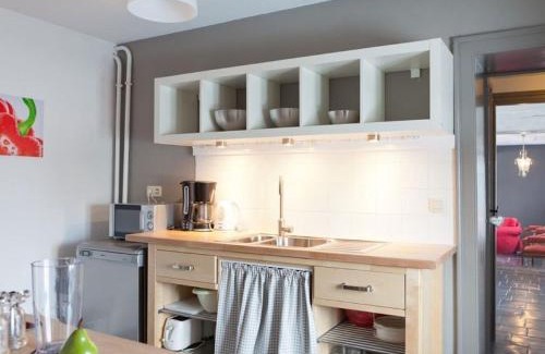 Gerin House | Inviting Bungalow in Gerin with Terrace and Pet-Friendly Perks
