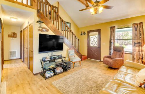 Byrdstown House | Comfortable Byrdstown Cottage: Pet-Friendly with Deck & Fire Pit