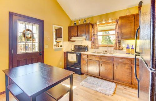 Byrdstown House | Comfortable Byrdstown Cottage: Pet-Friendly with Deck & Fire Pit