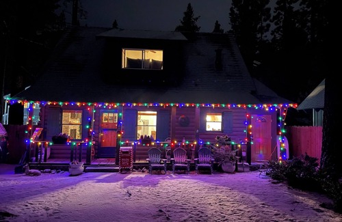 Al Tahoe Cabin | Pet Friendly Cabin, HotTub, Bikes, Kayaks, Gameroom, @ the Lake close to Skiing!