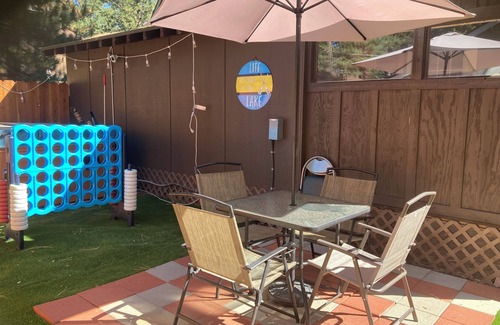 Al Tahoe Cabin | Pet Friendly Cabin, HotTub, Bikes, Kayaks, Gameroom, @ the Lake close to Skiing!
