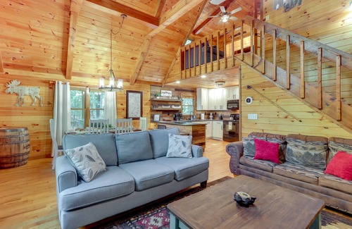 Mineral Bluff Cabin | Pet-Friendly Cabin w/Hot Tub in Mineral Bluff!