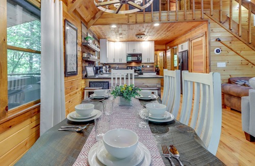 Mineral Bluff Cabin | Pet-Friendly Cabin w/Hot Tub in Mineral Bluff!