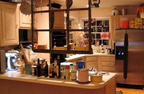 Woodstock House | Pet Friendly Cabin Doh-Ray with Ocean View & Pool
