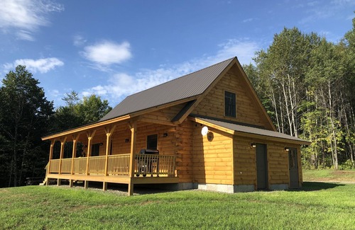 Lyndon Center Cabin | Pet-Friendly Cabin near Kingdom Trails for Outdoor Enthusiasts