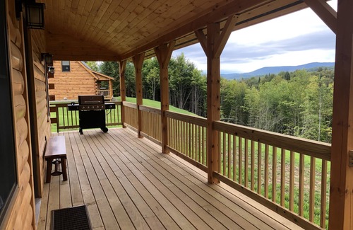 Lyndon Center Cabin | Pet-Friendly Cabin near Kingdom Trails for Outdoor Enthusiasts