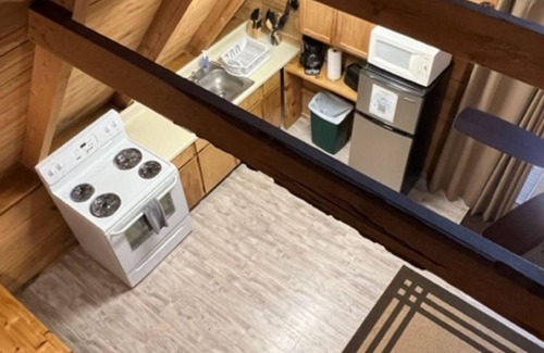 Keslers Cross Lanes Ski Chalet | Cozy Pet Friendly A-Frame Cabin with Hot Tub & Spa