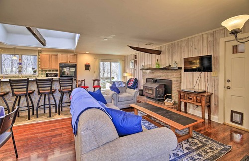 Ingles Cabin | Pet-Friendly Cabin with Dock on Claytor Lake - Guest Rated 9/10