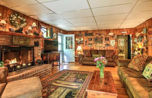 Williamsburg House | Pet-Friendly Cabin with Fire Pit, BBQ & Inviting Deck!