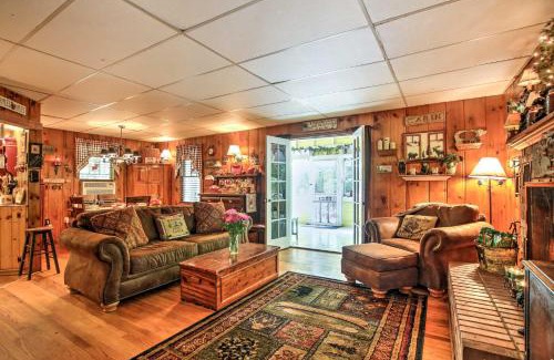 Williamsburg House | Pet-Friendly Cabin with Fire Pit, BBQ & Inviting Deck!