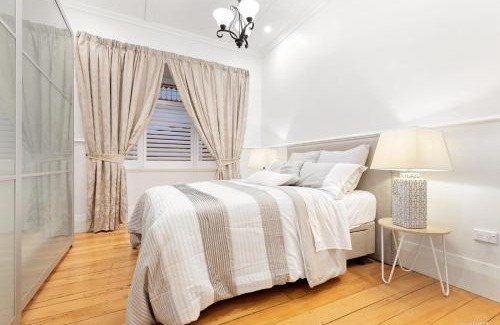 Northcote Villa | Pet friendly centrally located 3 bed aircon home