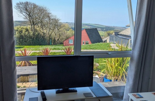 Bude Ski Chalet | Cozy Pet Friendly Chalet with Breakfast Included