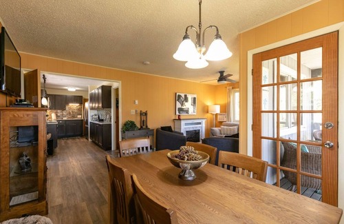 Kenilworth Ski Chalet | Pet-Friendly Chalet Surrounded by Trees, Steps to Downtown
