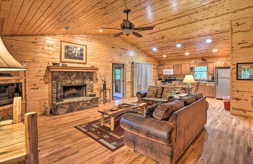 Helen Cabin | Pet-Friendly Cabin Rental in Clarkesville Near Helen!