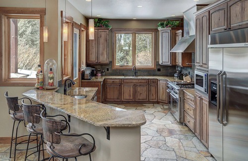 Valley of the Blue House | Pet Friendly Retreat with Private Hot Tub & Scenic Views