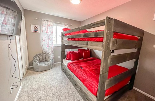 Rustic Hills Villa | Pet-Friendly Retreat with Mountain Views Near Attractions