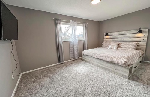 Rustic Hills Villa | Pet-Friendly Retreat with Mountain Views Near Attractions