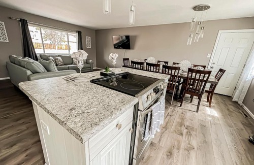 Rustic Hills Villa | Pet-Friendly Retreat with Mountain Views Near Attractions