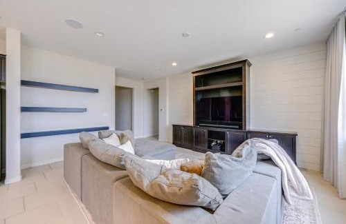 Clovis House | Pet-Friendly Clovis Retreat - Close to Mall & Waterpark!