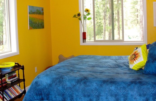 Colville House | Pet-Friendly Columbia River Woodland Paradise
