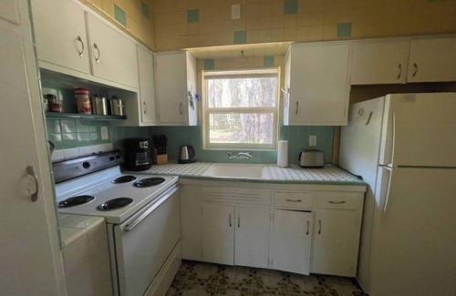 Lakeshore South House | Pet-Friendly 2-Bedroom Retreat with EV Charging & Yard