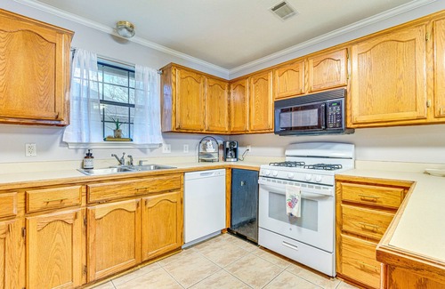 Conway House | Pet-Friendly Conway Home Near Hendrix College - 10/10 Rated