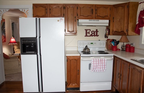 Eustis House | Dog-Friendly Country Bungalow with Ocean Views & Breakfast