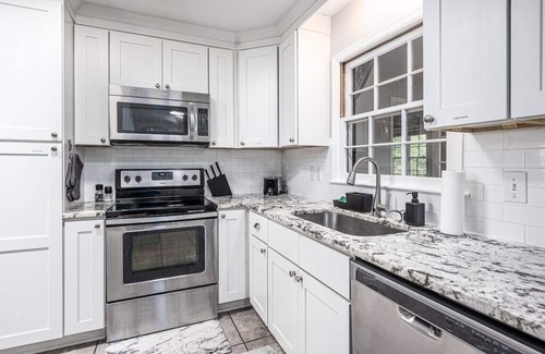 Durham House | Inviting Pet-Friendly Retreat with Fully Fenced Yard