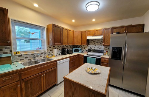 Gulf Gate Estates House | Pet-Friendly Cottage Steps from Siesta Key Beach - 10/10 Rating!