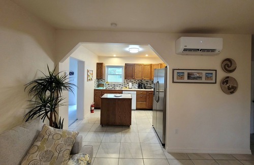 Gulf Gate Estates House | Pet-Friendly Cottage Steps from Siesta Key Beach - 10/10 Rating!
