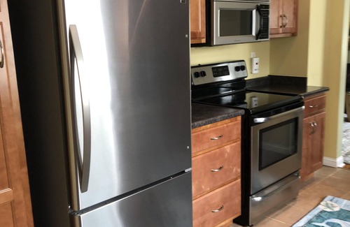 Spring Lake House | Cozy Pet Friendly Retreat with Pool in Spring Lake
