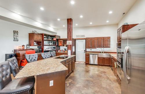 Lingle House | Pet-Friendly Lingle Ranch with Deck on Expansive 60 Acres