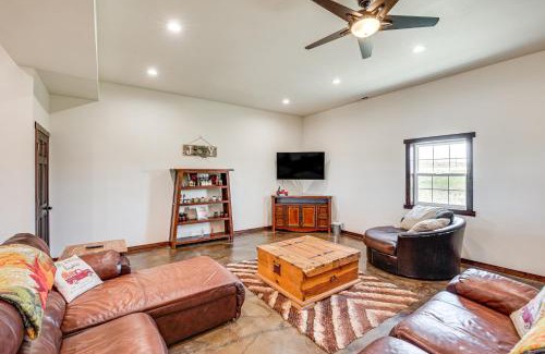 Lingle House | Pet-Friendly Lingle Ranch with Deck on Expansive 60 Acres