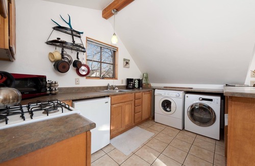 Historic Downtown Durango Apartment | Pet Friendly Downtown Studio with Deck & Easy Main St Access