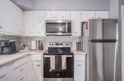 North Central Omaha House | Pet-Friendly Duplex with King Bed and 10/10 Guest Rating