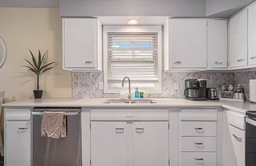North Central Omaha House | Pet-Friendly Duplex with King Bed and 10/10 Guest Rating