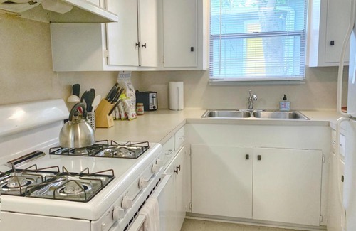 Greater South River City House | Pet-Friendly Duplex with Shared Yard in Historic Travis Heights