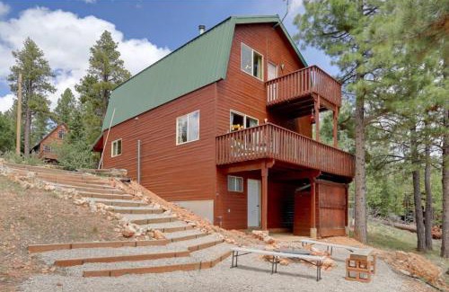 Duck Creek Village House | Pet Friendly Eagles View Cabin Retreat
