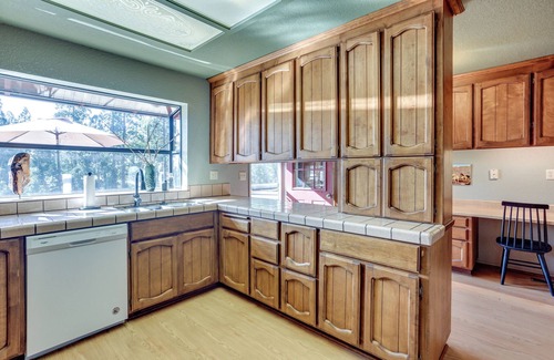 North Fork Cabin | Pet-Friendly Getaway with Game Room & Cozy Fire Pit