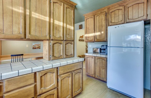 North Fork Cabin | Pet-Friendly Getaway with Game Room & Cozy Fire Pit