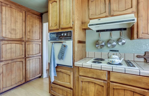 North Fork Cabin | Pet-Friendly Getaway with Game Room & Cozy Fire Pit