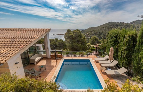 Begur Villa | Inviting Pet-Friendly Villa in Begur with Pool & Ocean View