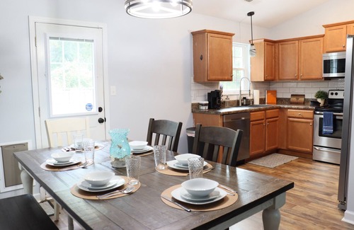 Westgate House | Newly Renovated Hotel: Close to Airport and Shopping