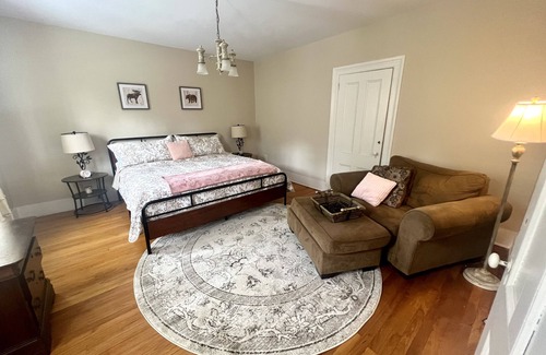 Winthrop Other | Family-Friendly Homestead with Breakfast Near the Coast