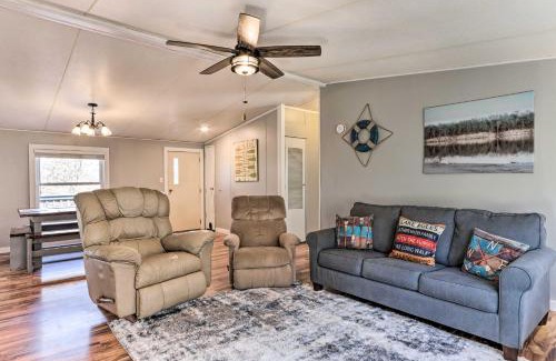Flemington House | Welcoming Flemington Home with Lake Access for Pets!