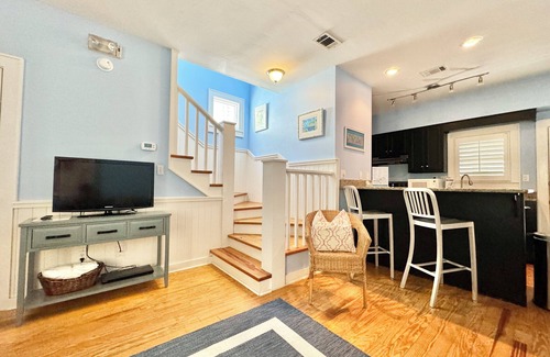 Seaside House | Cozy Pet-Friendly Cottage Steps from Seaside Ave